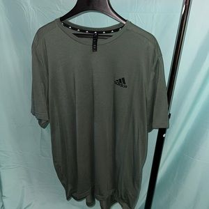 TRAIN ESSENTIALS FEELREADY
TRAINING TEE size 2xl